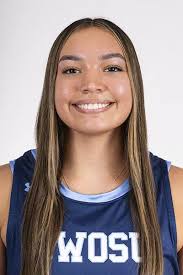 Chloe Cantrell's Instagram, Twitter & Facebook