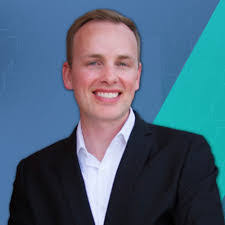 Kristen Haynes's Instagram, Twitter & Facebook