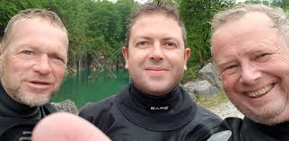 Bien joué, @ Bernard Alvarez et Joel Simoes: Vous voilà PADI Tec40 OC  Divers! Bravo pour votre magnifique progression !