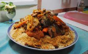 En fin de cuisson on rectifie l'assaisonnement (je rajoute une pincée de cannelle en fin de cuisson). Recette Du Couscous A L Agneau Marocain Dafina Net