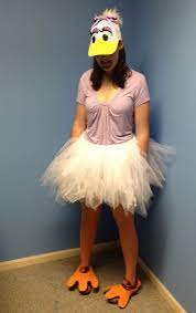 Tannenbaum kostüm selber machen süßes kostüm für weihnachten inspirationen, alle accessoires & schminkanleitung jetzt auf maskerix! Easy Duck Costume Duck Costumes Duck Halloween Costume Daisy Duck Costume
