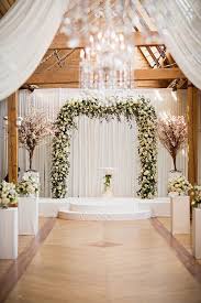 Epic Rustic Glam Wedding In Chicago Strictly Weddings Rustic Glam Wedding Wedding Themes Rustic Glam Wedding