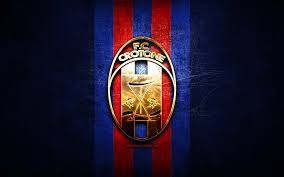 Con la juve dovremo fare la gara perfetta. Herunterladen Hintergrundbild Fc Crotone Golden Logo Serie B Blau Metall Hintergrund Fussball Italienische Fussball Club Logo Fussball Italien Fur Desktop Kostenlos Hintergrundbilder Fur Ihren Desktop Kostenlos