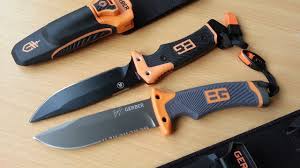 Intricately designed by gerber and bear, it's loaded with innovations that won't be found in any other fixed blade knife. Bear Grylls Ultimate Knife Vs Ultimate Pro Survival Knife Youtube