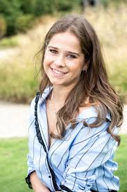 She performed in musicals like domino and annie. Laura Tesoro Is Jurylid Van The Voice Kids Ik Heb De Meisjes Van K3 Al Gezegd Dat Ze Zich Niets Moeten Aantrekken Van Alle Commentaar Tv Hln Be