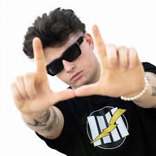 Riley McMahon (@rileymcmahon_01) • Instagram photos and videos