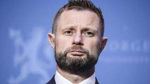 Henvendelser om saker må ikke tas her, men til departementet. Hoie Om Julefeiring Usikker Situasjon Vg Na Coronaviruset