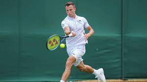 Helyen kiemelt jannik sinnert hétfőn a wimbledoni teniszbajnokságon, ezzel bejutott a 64 közé. Marton Fucsovics Upsets Jannik Sinner At Wimbledon Atp Tour Tennis