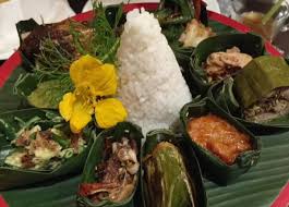 Mar 05, 2017 · babi guling or balinese roasted pork is one of the indulgences to try in bali. Bali Punya Nasi Campur Komplet Berlauk Sate Lilit Dan Jukut Urap