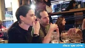 השאלה המרכזית שעלתה בי כשראיתי את התמונה של איילת שקד ובעלה — לבוש סרבל טיסה, מתבונן בעיני אשתו, שניהם מחייכים — היא מה הוא חושב על מה שהיא עושה למדינה? Pressreader