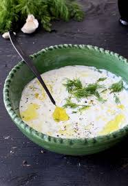 Authentic Tzatziki Sauce Recette En 2020 Recette Conchiglioni Farci Cuisine