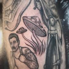 She also got a kitty face inked on her arm in grey. Pin On Tattoo