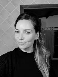 Sara Andrade's Instagram, Twitter & Facebook