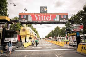 Cette année, cette dernière étape sera bien entendu particulière en raison du contexte sanitaire au programme pour les coureurs ? Pin On Tour De France Alps Paris