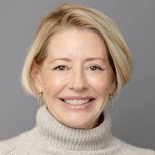 Julianne Knox's Instagram, Twitter & Facebook