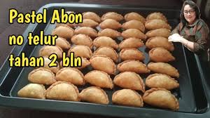 Giling tipis adonan dengan rolling pin. Pastel Kering Isi Abon Renyah Youtube