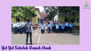 Jan 10, 2021 · yel yel pramuka pramuka adalah sebuah wadah atau tempat pendidikan untuk para siswa yang kegiatannya dilakukan di luar jam sekolah. Yel Yel Sekolah Ramah Anak Anak Senang Smp It Matholi Ul Anwar
