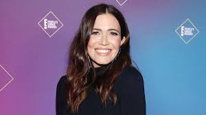 The official site for the 2021 nickelodeon kids' choice awards! People S Choice Awards 2020 Pregnant Mandy Moore Cradles Bump