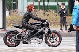 Black Widow Spotted In The Avengers 2 South Korea Set Images Video Cosmic Book News Black Widow Cosplay Avengers Widow