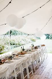 Eine Hochzeit Im Zelt Worauf Musst Du Achten Alle Do S Don Ts Findest Du Auf Theperfectwedding De Hochzeit Zelt Deko Sommerhochzeit Outdoor Hochzeit