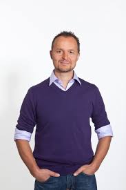 Před svatbou s přítelkyní evou se totiž nechal přejmenovat na hradil. Petr Hradil Lide Ceska Televize