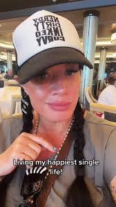 Heather Brackett's Instagram, Twitter & Facebook