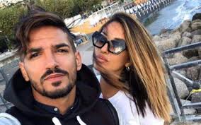 Da poco rosa perrotta e pietro tartaglione avevano comunicato sui social di aver finalmente trovato casa. Uomini E Donne Rosa Perrotta Scenata Di Gelosia Furiosa Con Pietro