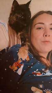 My cat Cindi loves her teddy bear 🧸