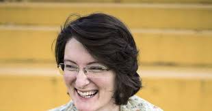 Svaki dan pjevušite njezine pjesme, ali ne znate da ona stoji iza njih:  donosimo ekskluzivan razgovor s Romanom Bilaver, autoricom 'Jerihonskih  zidina'