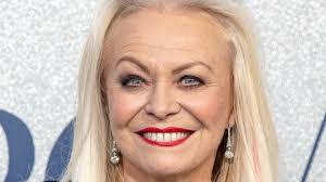 Caroline Warner's Instagram, Twitter & Facebook