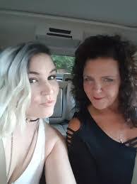 Amanda Voiles's Instagram, Twitter & Facebook