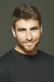 Marco Cáceres, el actor marbellí que triunfa en 'La chica de nieve'