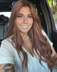 Laura Whalen's Instagram, Twitter & Facebook