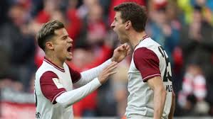 Bayern were far from their best in the second half and should have been punished when france defender benjamin pavard handled a cross. Hasil Pertandingan Bundesliga Jerman Bayern Munchen Vs Augsburg Indosport
