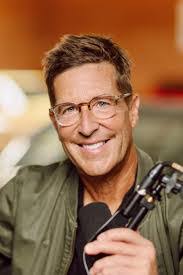 Derrick Whipple's Instagram, Twitter & Facebook