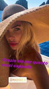 All you need to know about ilary blasi, complete with news, pictures, articles, and videos. Ilary Blasi Al Mare Lo Scatto Ambiguo Vestita Solo Di Un Cappello
