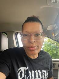 My mom requested homemade tomato soup and grilled cheese tomorrow 🤗 I just  got a plethora of tomatoes, onions, garlic, red peppers, and fresh herbs 🤪  I'm going to roast them joints