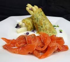 Kleine Krauterpfannkuchen Mit Spargel Und Gebeizter Lachsforelle Sussspeisen Auflaufe Waffeln Pfannkuchen Auch Herzhaft Pancakes Crepes Dampfnudeln Dutch Bab