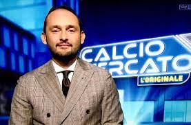 Parte da oggi un'importante collaborazione tra studio 100 tv e gianlucadimarzio.com, testata giornalistica diretta da gianluca di marzio, . Inter Di Marzio Annuncia Prolungamento Del Contratto Suning Ha Deciso Arriva La Firma Stile Inter