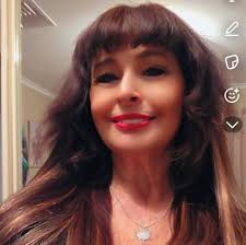 No-Bake Hedgehog Slice 🍫 Hedgehog slice has always been my fave, since I  was super young! I've made it with milk chocolate, but swap for dark  chocolate if that's more your thing!