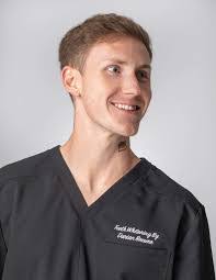 Darian Love's Instagram, Twitter & Facebook