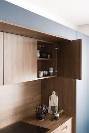 Pourquoi Choisir Une Cuisine En Bois Fonce Frenchyfancy Cuisines En Bois Fonce Cuisine Bois Bois Fonce