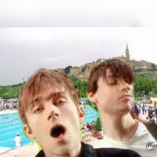 Ricordate la serie di disney channel quelli dell'intervallo? I Tizi Che Vendevano La Droga Sullo Sfondo Di Quelli Dell Intervallo Home Facebook