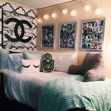 This Is One Of The Cutest Dorm Room Ideas For Girls Girls Dorm Room Dorm Room Decor Dorm Room Wall Decor