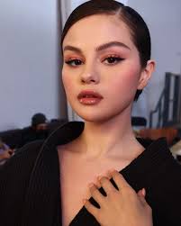 Selena gomez and summer walker complicated (2021). Selena Gomez News On Twitter Gesicht Schminken Hubsches Gesicht Gesicht