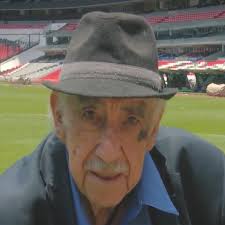 Al Azteca le cambia la voz