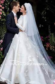 Entdecke rezepte, einrichtungsideen, stilinterpretationen und andere ideen zum ausprobieren. Miranda Kerr Ivory Embroidered Wedding Dress With Long Sleeves Ball Gown Thecelebritydresses Brautkleid Ballkleid Hochzeit Hochzeit