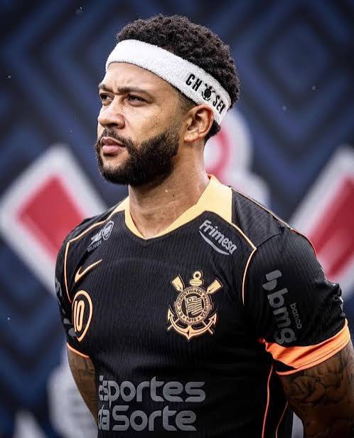 Corinthians decide n&atilde;o renovar, e Memphis Depay deixa o clube