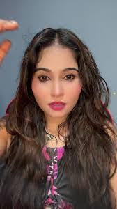 Janett Nava's Instagram, Twitter & Facebook