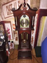 Grandfather clocks w/night time chime shutoff option also uses a key to turn 3 arbors located in the dial that are wound once a week to raise the weights that power the clock as they drop down during the week. Antique Clock Floor Standing 2 Hole Winding Half Hour Chime Furniture Home Decor Antiques On Carousell